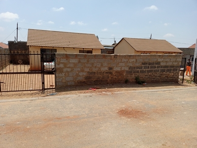 Townhouse For Sale in Umthambeka, Tembisa