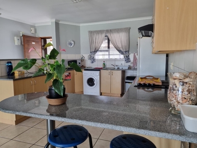 2 Bedroom Apartment For Sale in Hartenbos Central