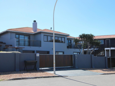 House for sale with 3 bedrooms, Wavecrest, Jeffreys Bay
