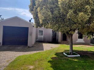 3 Bedroom Townhouse For Sale in Vredekloof East