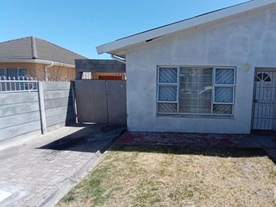 3 Bedroom semi-detached to rent in Belgravia, Cape Town