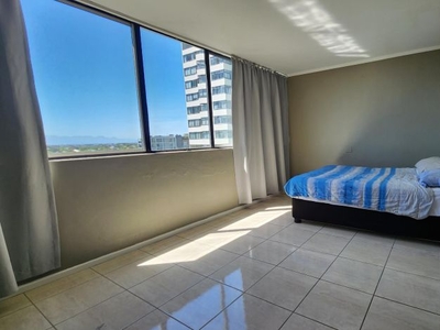 Apartment to rent in Claremont, Cape Town