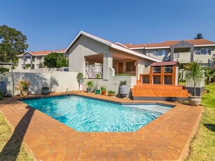 2 Bed Apartment in Constantia Kloof