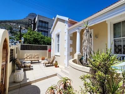 3 Bedroom House For Sale in Bantry Bay