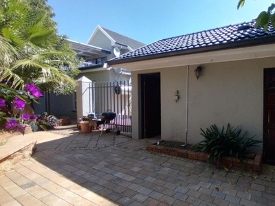 1 Bedroom cottage rented in Constantia Kloof, Roodepoort