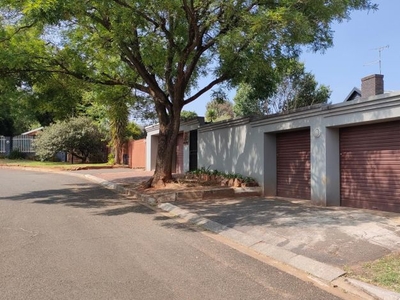 1 Bedroom cottage to rent in Montgomery Park, Johannesburg