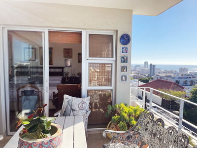 2 bed apartment in excellent Sea Point location