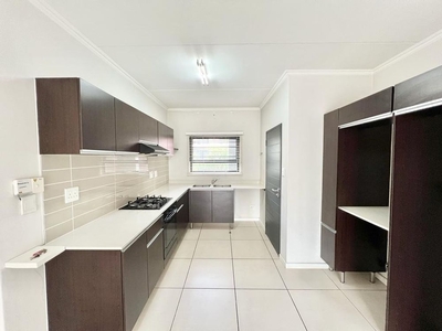 2 Bedroom Apartment in Fourways For Sale