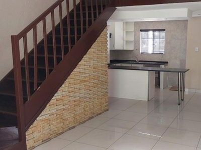 2 Bedroom duplex townhouse - sectional to rent in Bassonia Rock, Johannesburg