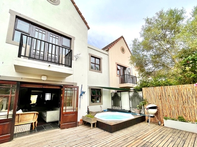 2 Bedroom Townhouse For Sale in Boschenmeer Golf & Country Estate