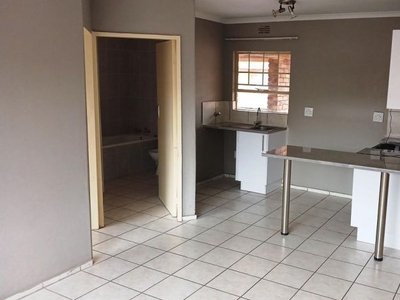 2 Bedroom townhouse - sectional to rent in Crystal Park, Benoni