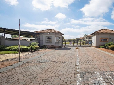 3 Bedroom apartment for sale in Bergbron, Roodepoort