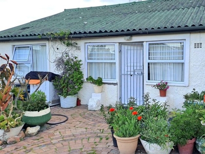 3 Bedroom cottage rented in Southfield, Cape Town