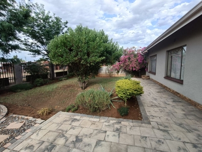 3 Bedroom House For Sale in Riviera