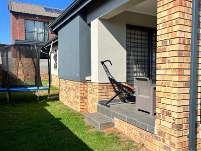 3 Bedroom house to rent in Chartwell, Randburg