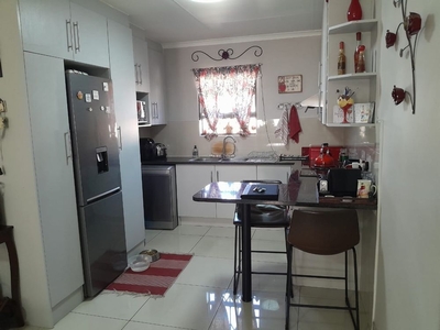 3 Bedroom Townhouse in Parkrand For Sale