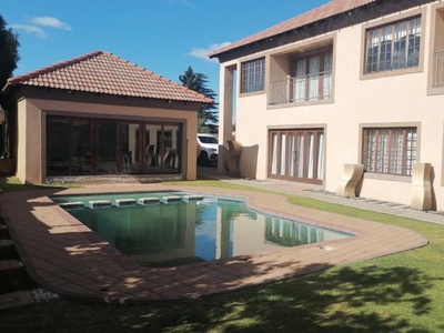 6 Bedroom house for sale in Pentagon Park, Bloemfontein