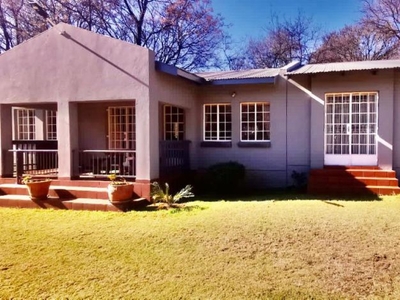 8 Bedroom farm for sale in Schurveberg AH, Pretoria