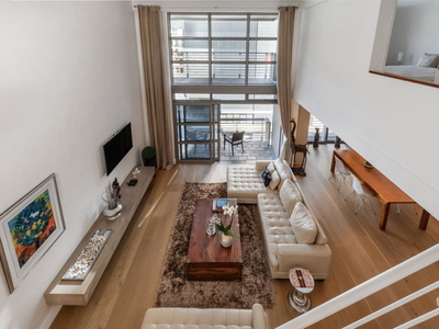 New York Style Apartment with Stunning Views, Stylish Design & 24/7 Security