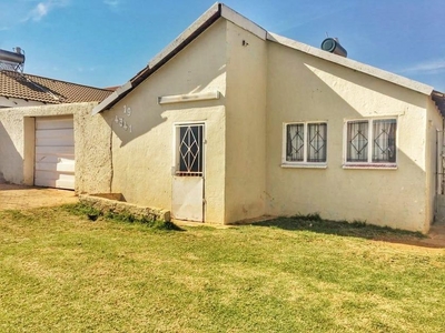 House For Sale in Lenasia South, Gauteng