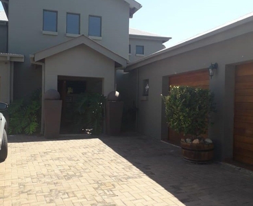 House For Sale in Parys Golf & Country Estate, Free State