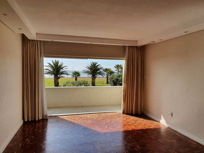 Sunny Mouille Point apartment with ocean views