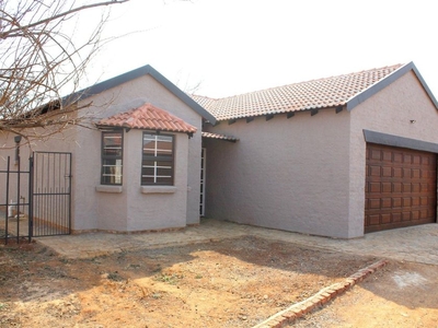 Townhouse For Sale in Mooivallei Park, North West