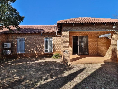 Townhouse For Sale in Moreleta Park, Gauteng