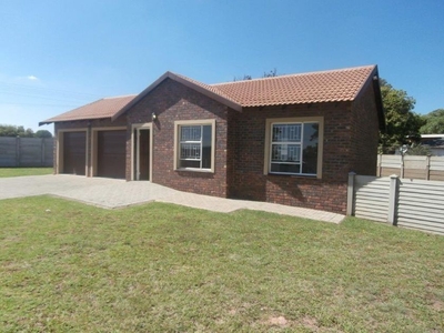 Townhouse For Sale in Riversdale, Gauteng