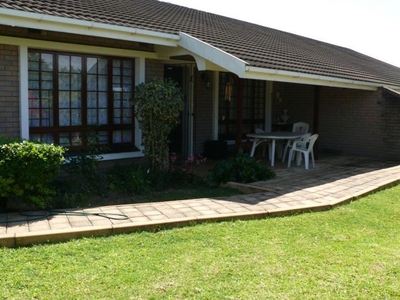 Townhouse For Sale in Umtentweni, Kwazulu Natal