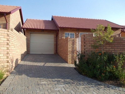 Townhouse To Rent in The Reeds, Gauteng