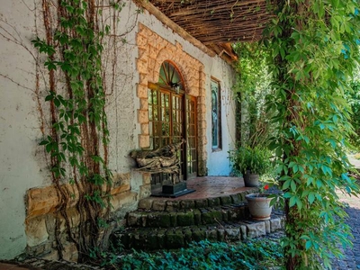 A French Provencal Guesthouse on the beautiful Magalies River