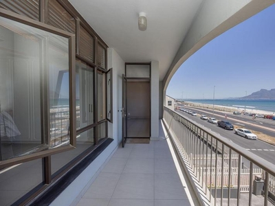 Beachfront 2 Bedroom apartment with spectacular views