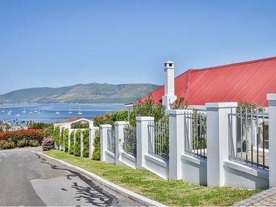 Completely renovated Cape Dutch home clothed in contemporary luxury.