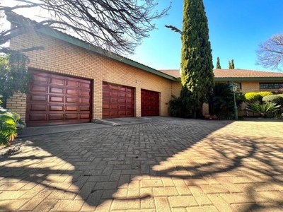 House For Sale In Van Der Hoff Park, Potchefstroom