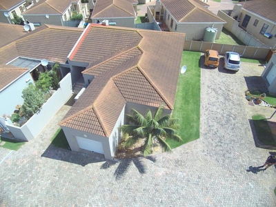 Immaculate Townhouse in secured estate