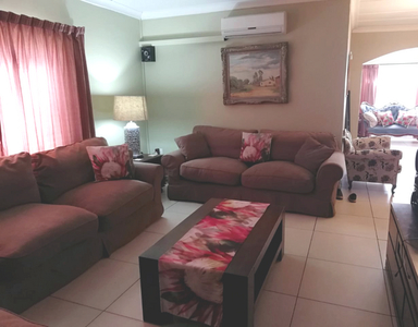 4 Bedroom House For Sale in Kuruman