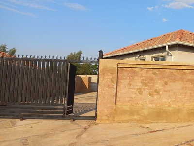 2 Bed House For Rent Mahube Valley Moot