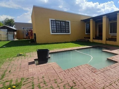 3 Bed House For Rent Eike Park Randfontein
