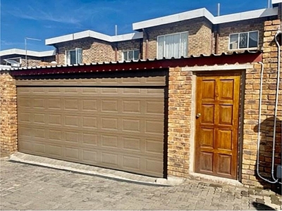 3 Bed Townhouse/Cluster for Sale Marlands Germiston