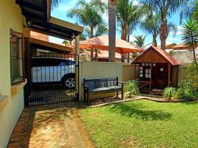 3 Bedroom House For Sale in Dal Fouche