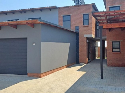 2 Bedroom duplex townhouse - sectional for sale in Sinoville, Pretoria