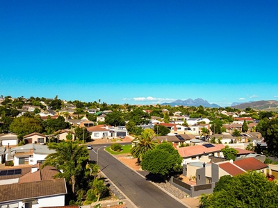 2 Bedroom Freehold For Sale in Protea Heights