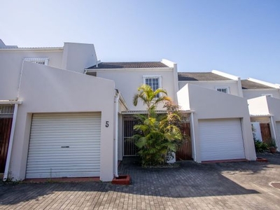 3 Bedroom Townhouse For Sale in Beacon Bay