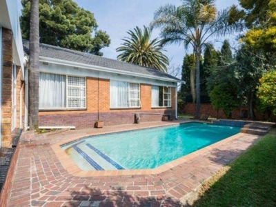 Best value in Eden Glen today. Spacious, low maintenance with large cottage in sought after suburb!!