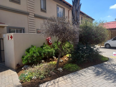 Charming well priced 2 bedroom, 2 bathroom Townhouse in sought after Eden Glen