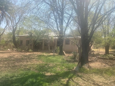 Farmhouse with a very big yard