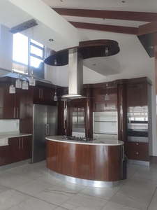 Luxurious Secured 3 Bedroom Penthouse For Sale