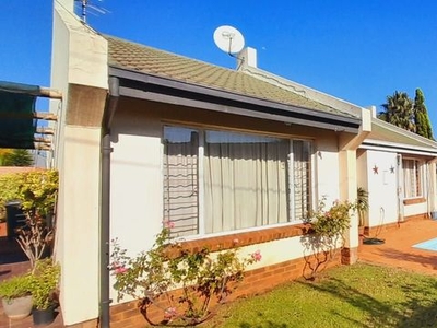 NEAT 2 BEDROOM HOUSE WITH SWIMMING POOL FOR SALE IN DOORNPOORT