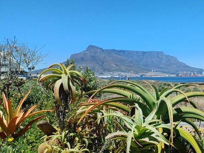 Prime top storey two bedroom unit at Leisure Bay with spectacular views